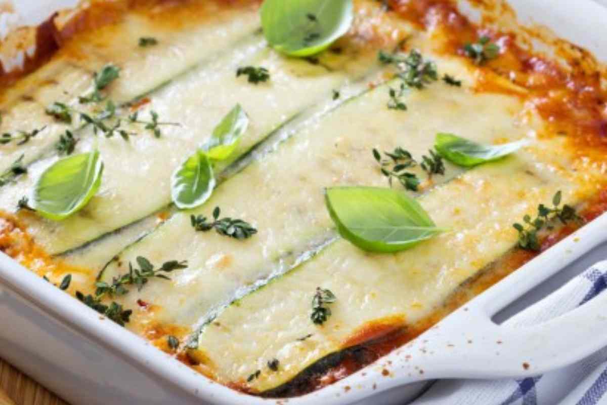 Una lasagna estiva in una teglia