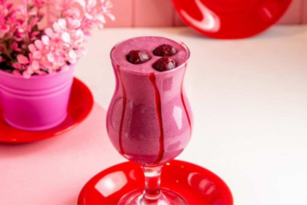 coppa con mousse alle ciliegie
