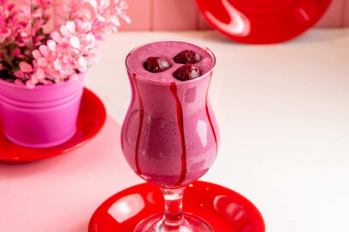 coppa con mousse alle ciliegie