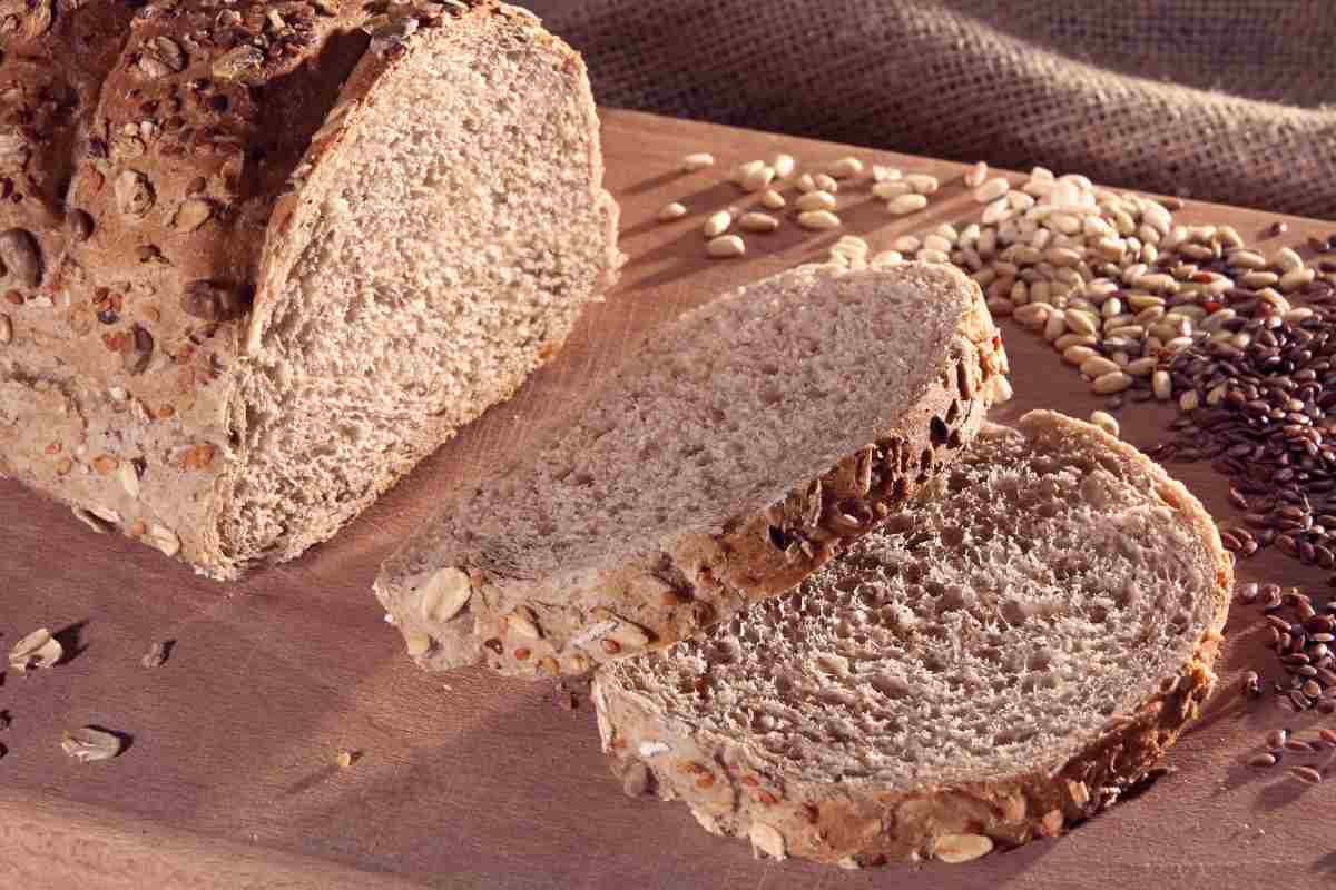 Pane proteico lenticchie e semi a fette