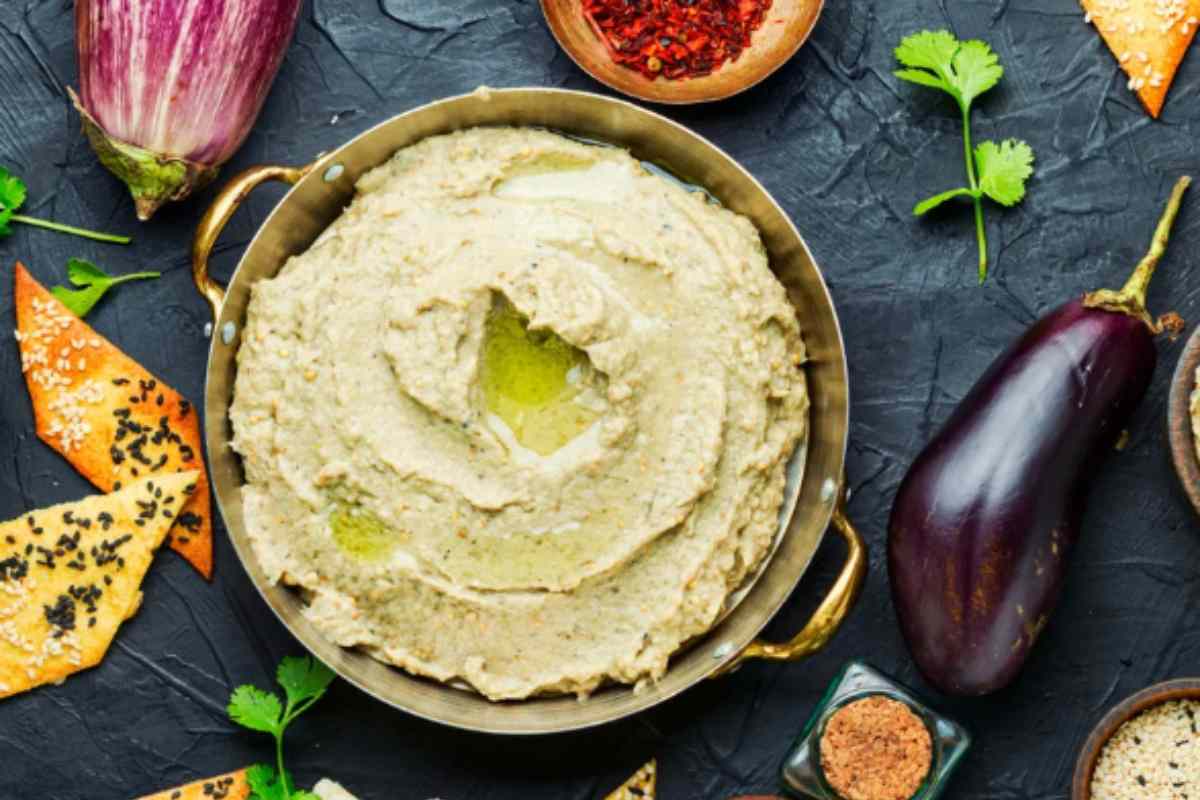 Pesto di melanzane in un tegame