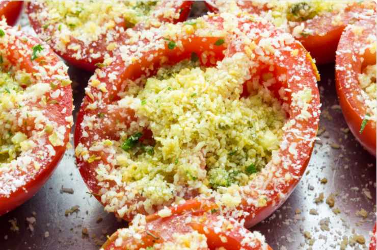 Pomodoro farcito con pangrattato e prezzemolo