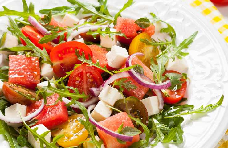 Un bel piatto di insalata twist