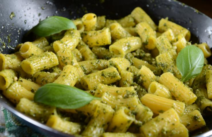 Dei rigatoni al pesto in padella
