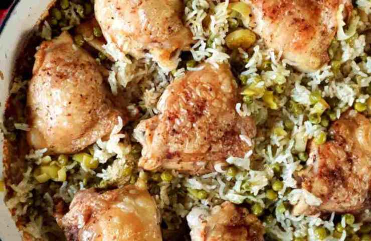 Riso con pollo e zucchine appena preparato