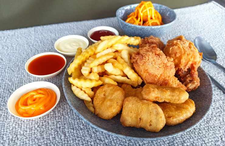 Del cibo fritto di vario tipo
