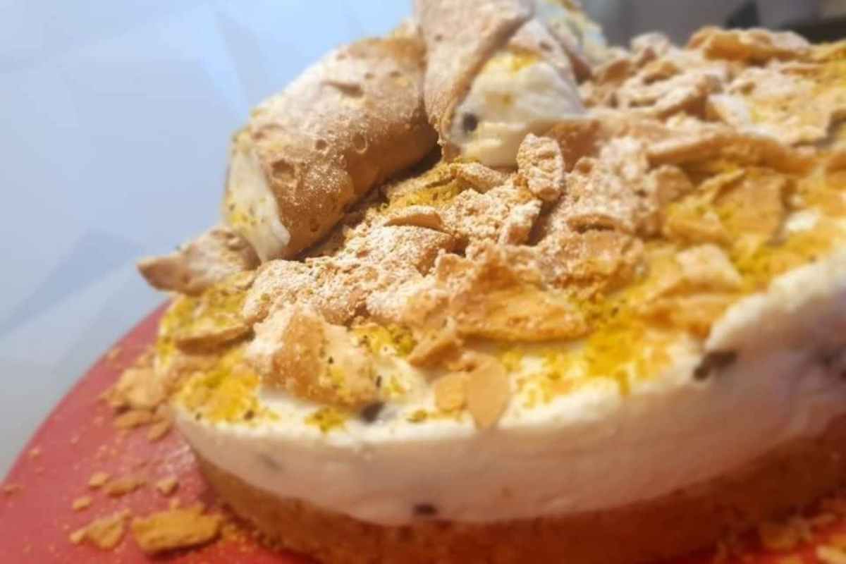 Torta Cannolo su un ripiano