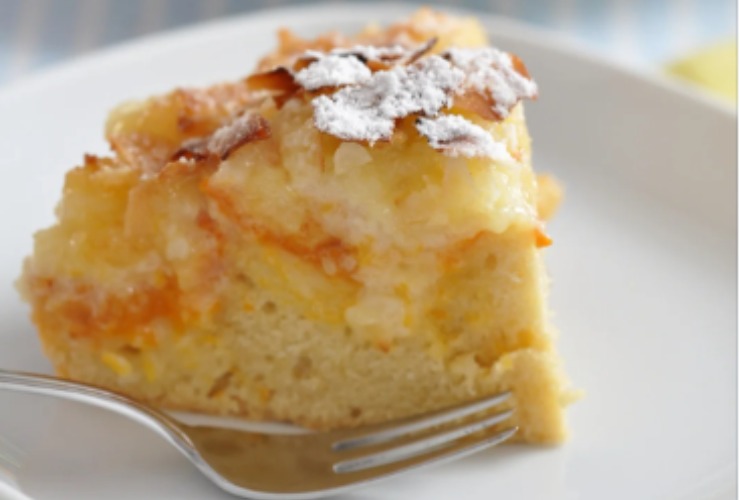 Fetta di torta alle pesche 