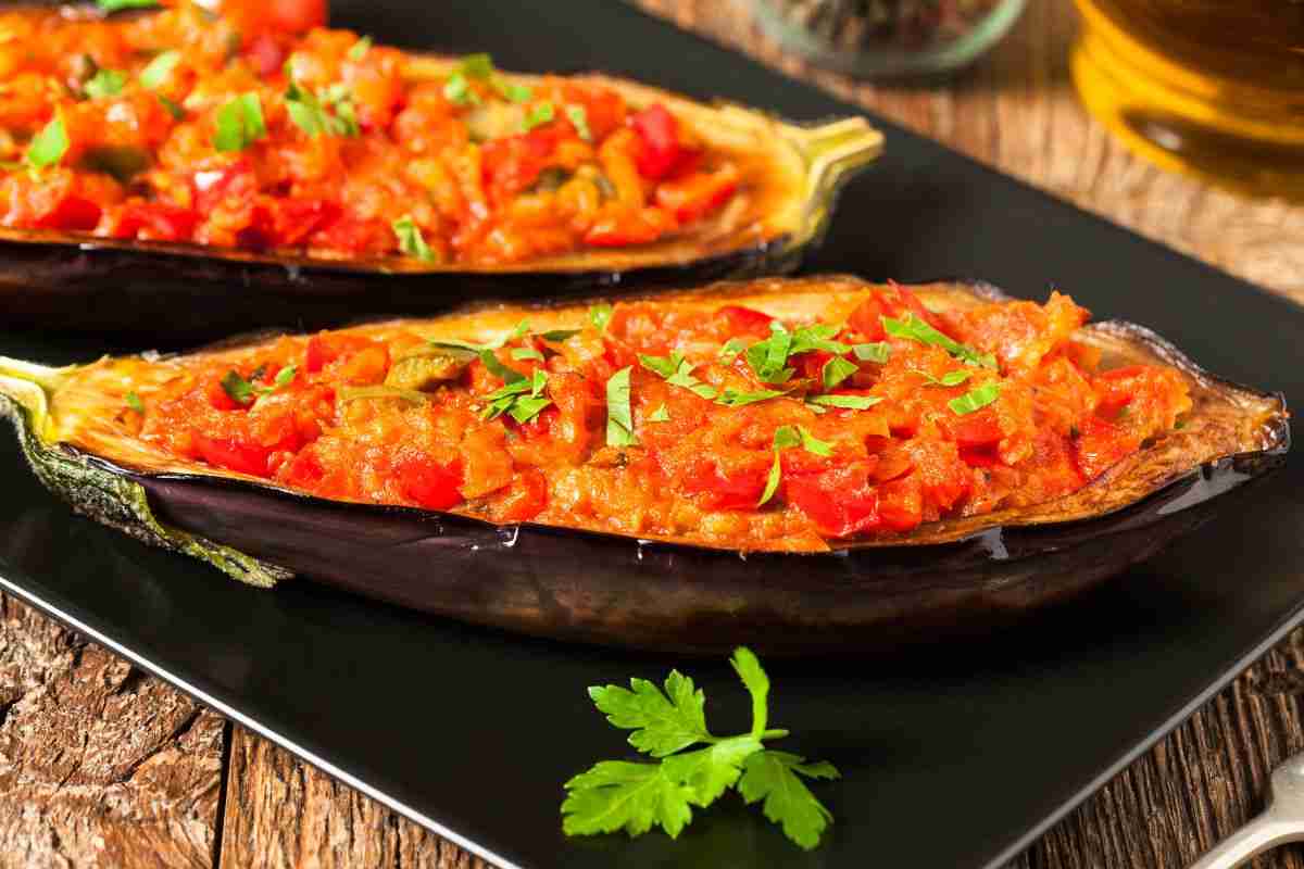 barchette di melanzane ripiene di pomodoro