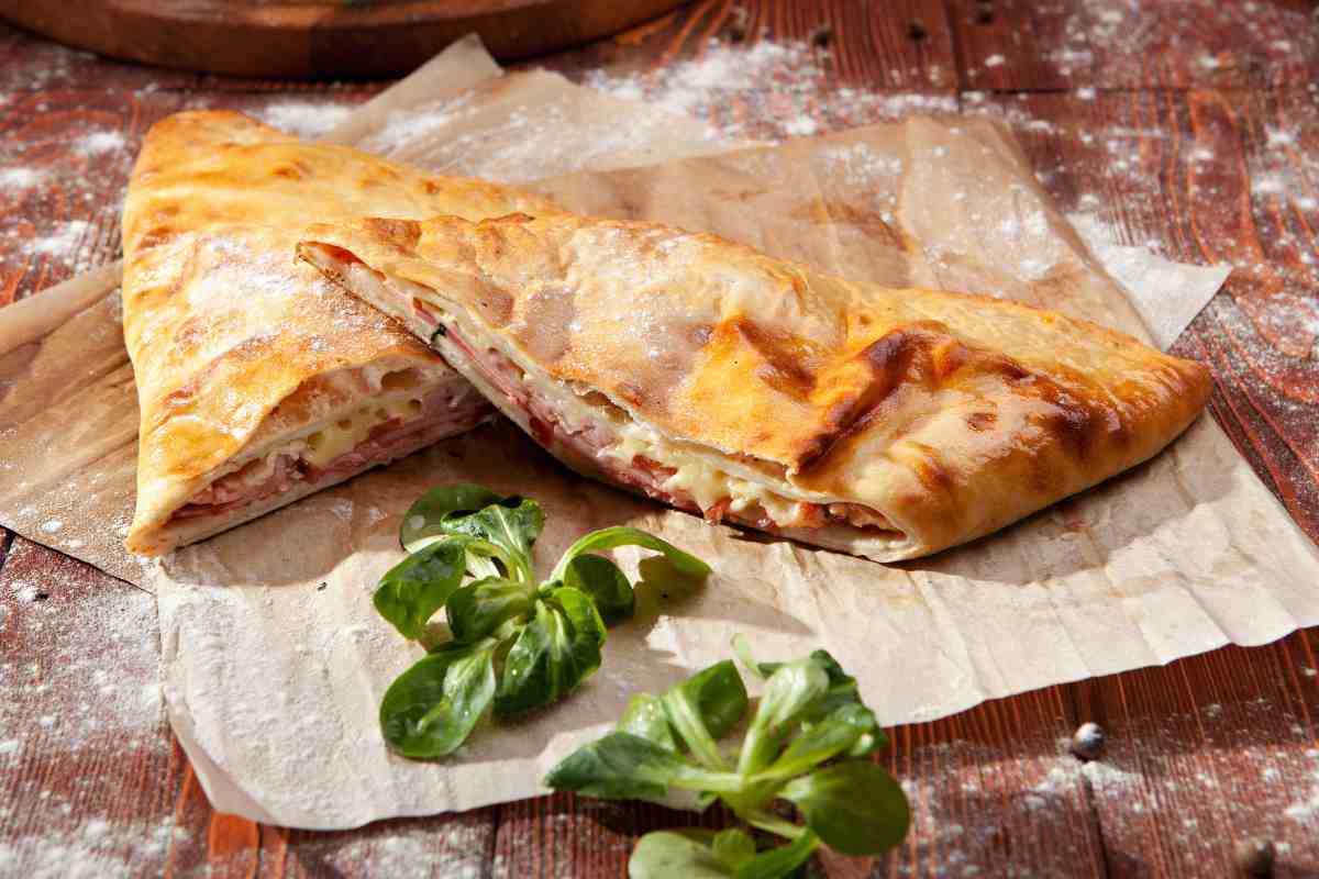 calzone prosciutto e mozzarella