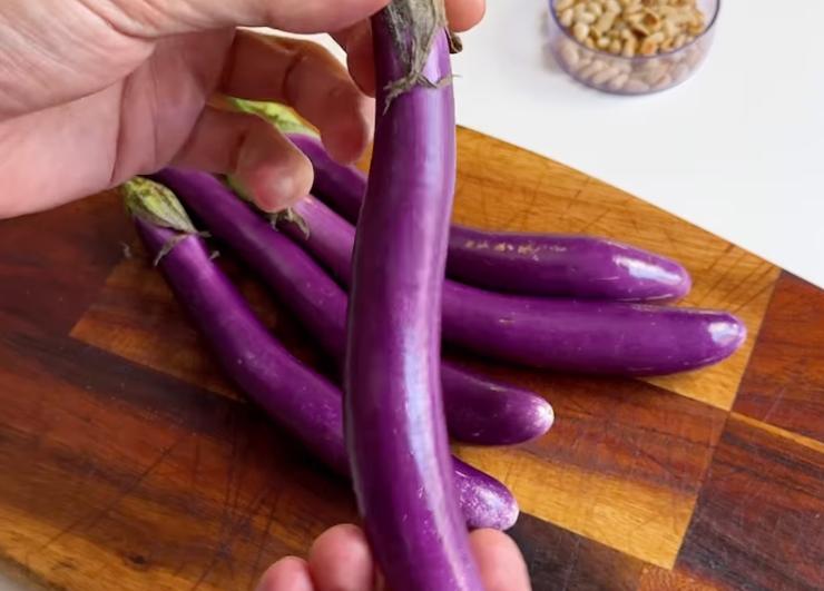 melanzane su tagliere