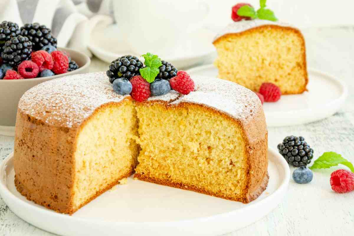 torta soffice con frutta fresca