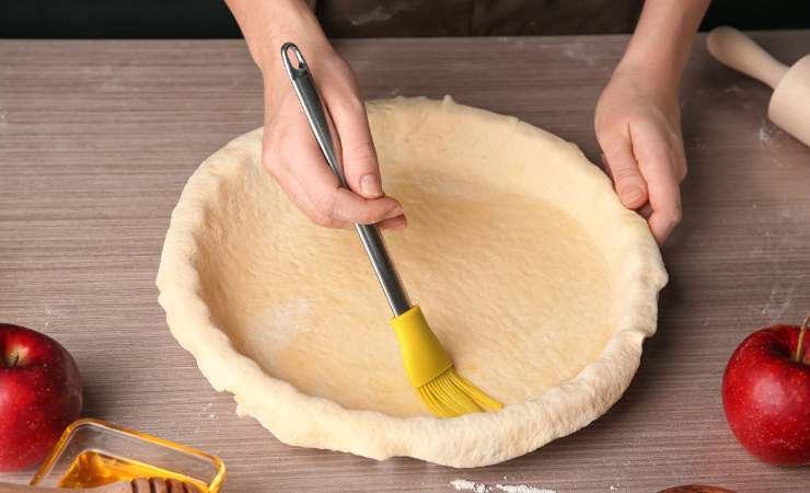 spennellare pasta frolla