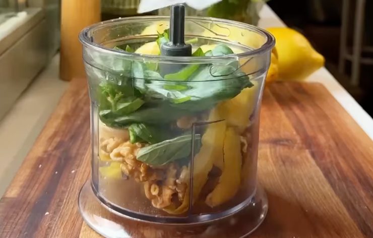 tritatutto con ingredienti vari