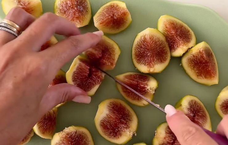 fichi su tagliere