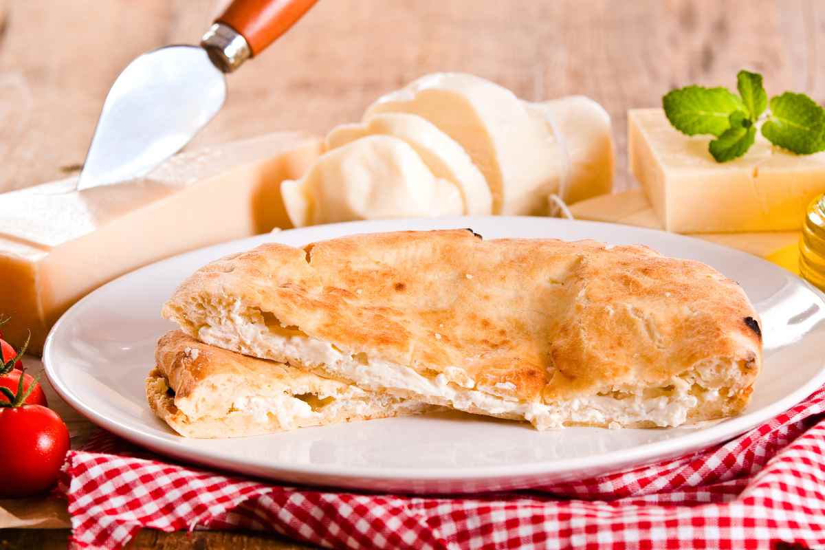 focaccia ripiena con prosciutto e formaggio