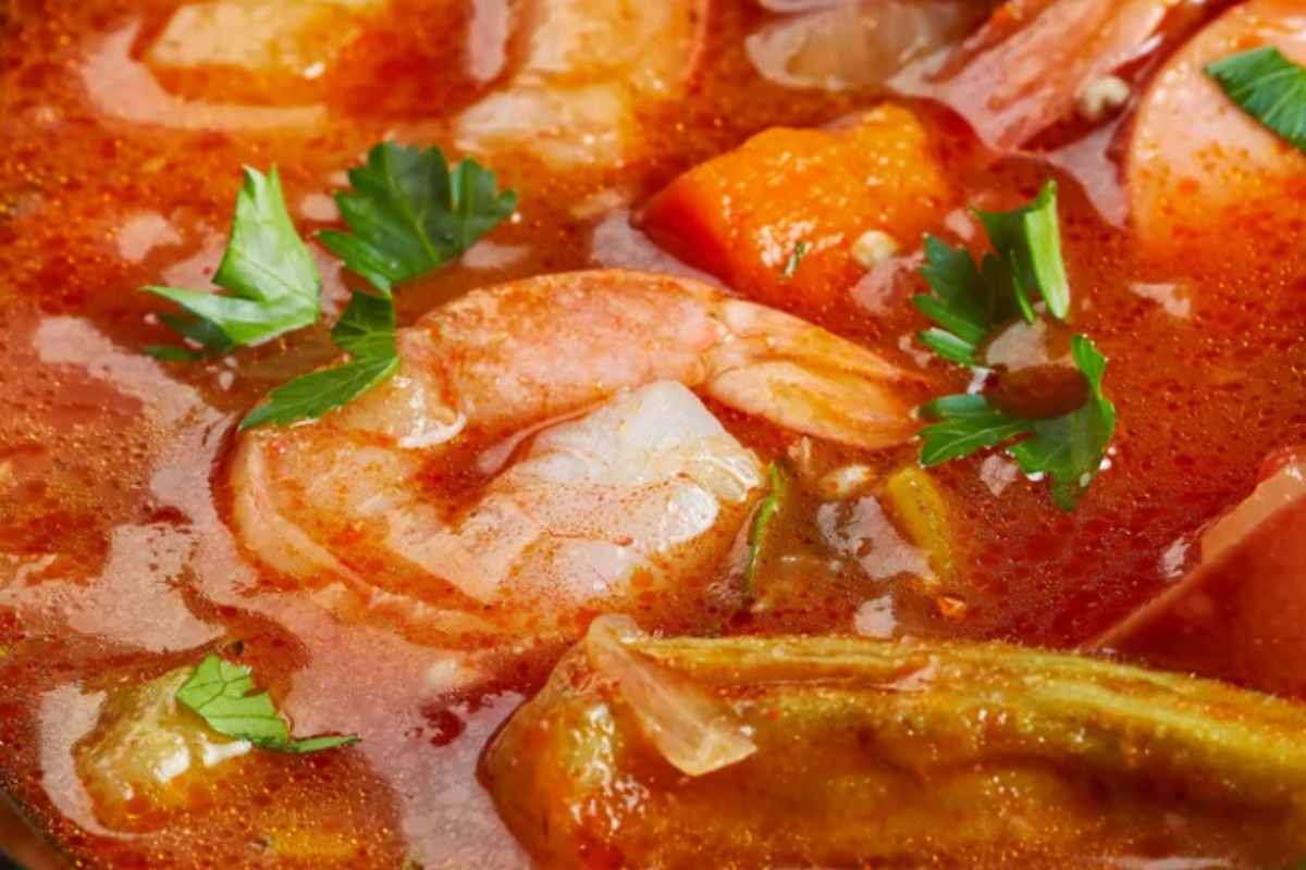 gamberi immersi nel sugo