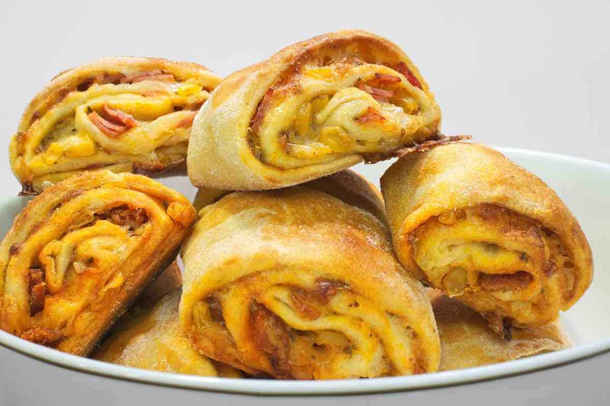 girelle con pasta per pizza e formaggio