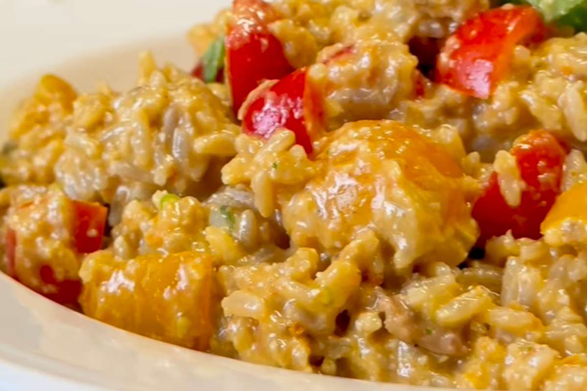piatto di insalata di riso