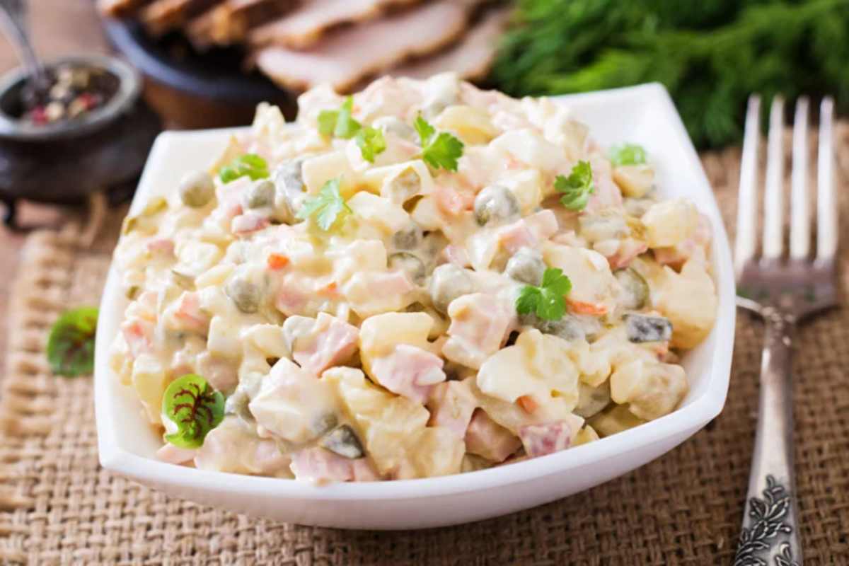 insalata cremosa di piselli carote e patate