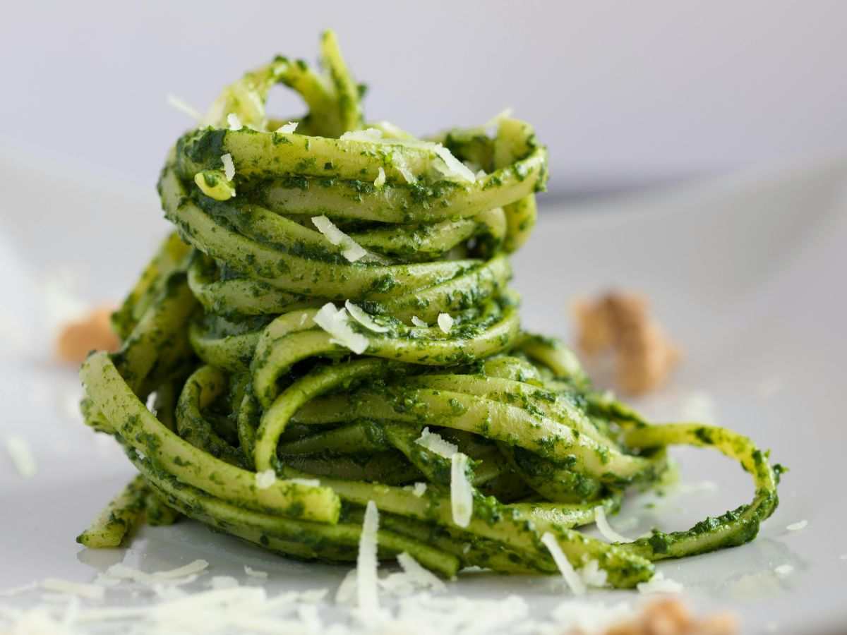 linguine al pesto con del parmigiano