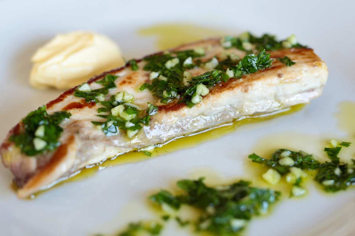 pesce spada con limone olio e prezzemolo