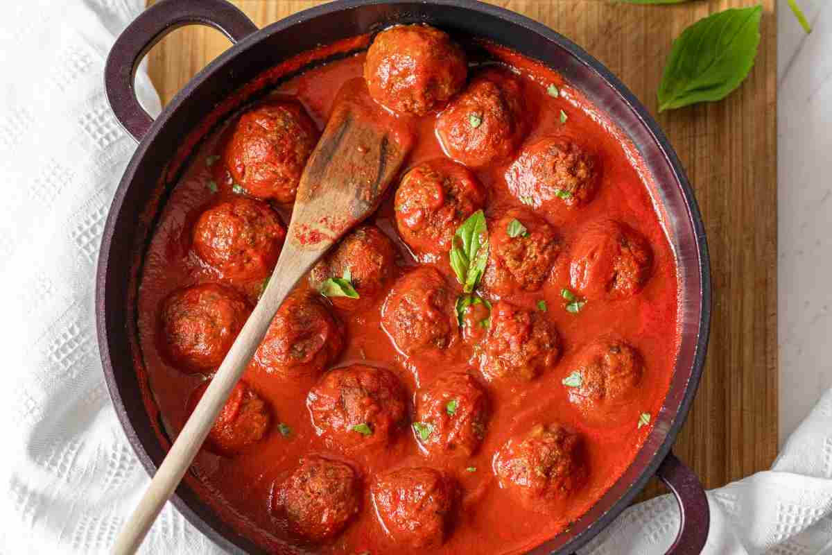 polpette cotte nel sugo al pomodoro
