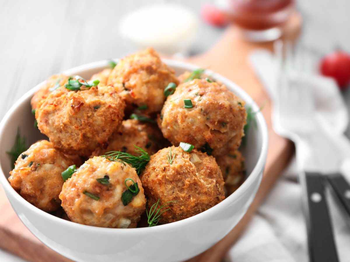 polpette fritte in una ciotola