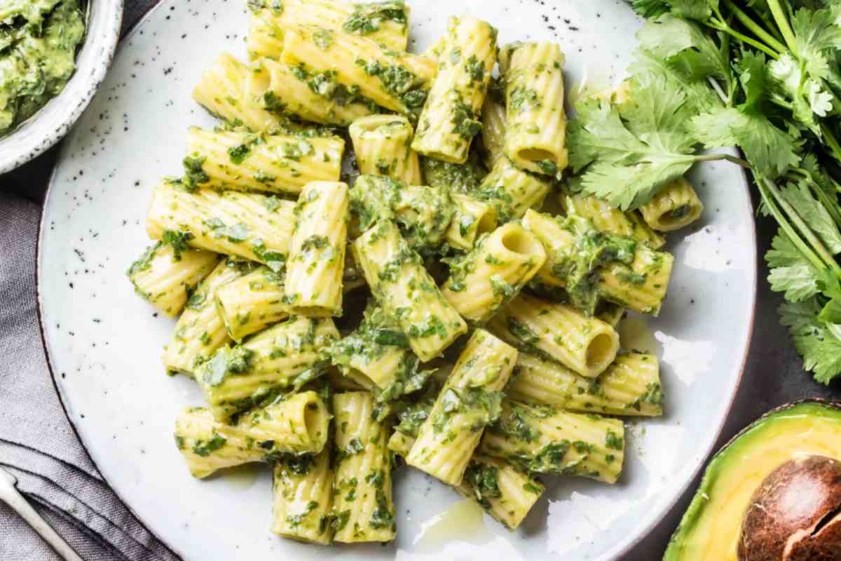 pasta con pesto di avocado
