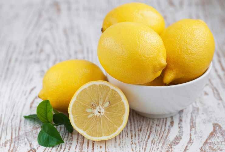 ciotola con i limoni