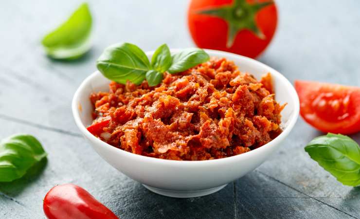 ciotolina con pesto di pomodori secchi
