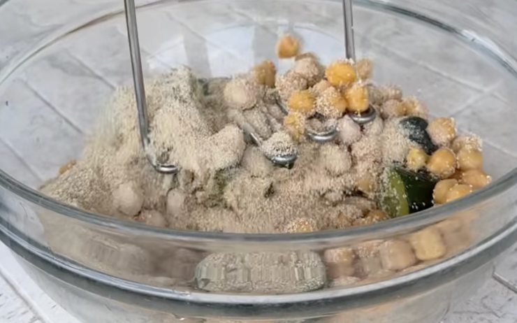 ciotola con vari ingredienti
