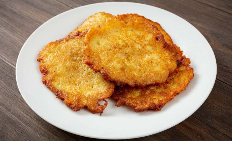 piatto di frittelle