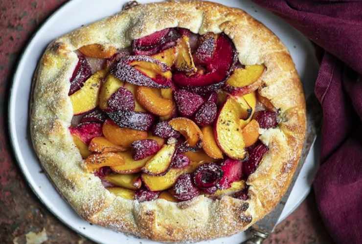 galette con pesche, albicocche e ciliegie 