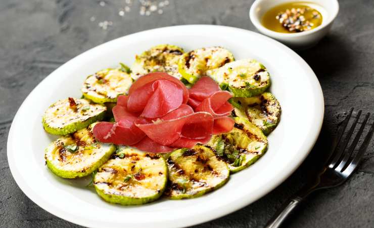 piatto di zucchine e bresaola