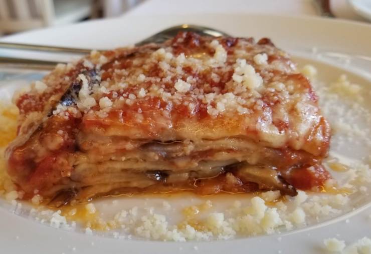 lasagna con melanzane e parmigiano grattugiato