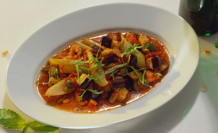 piatto di melanzane in agrodolce 