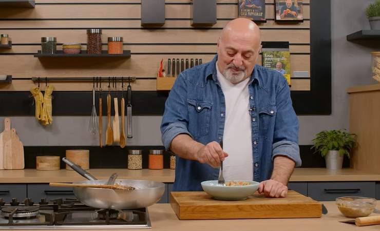 Luca Pappagallo fa la pasta al baccalà