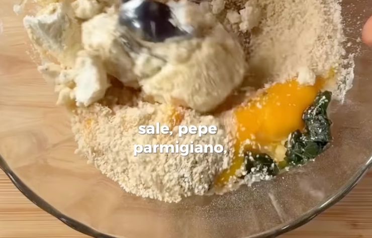 ciotola con ingredienti vari