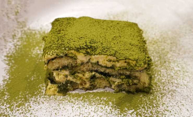 fetta di tiramisù al pistacchio