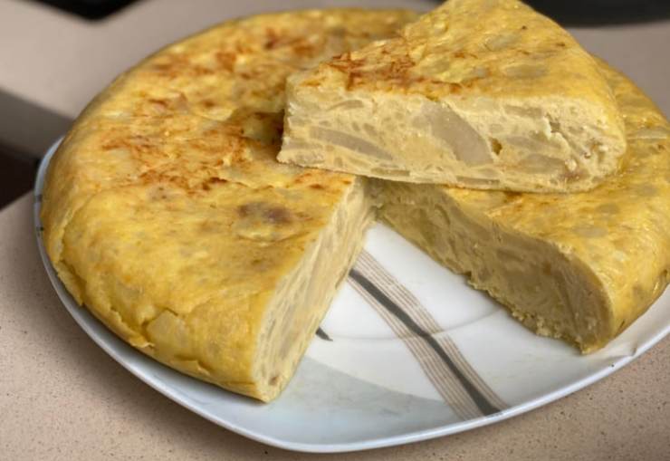 tortilla de patatas tagliata a fette