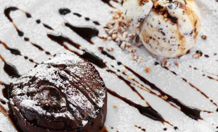 tortino al cioccolato con gelato