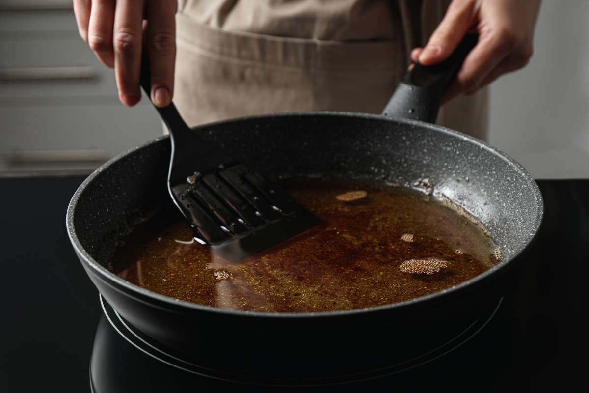 padella con olio esausto