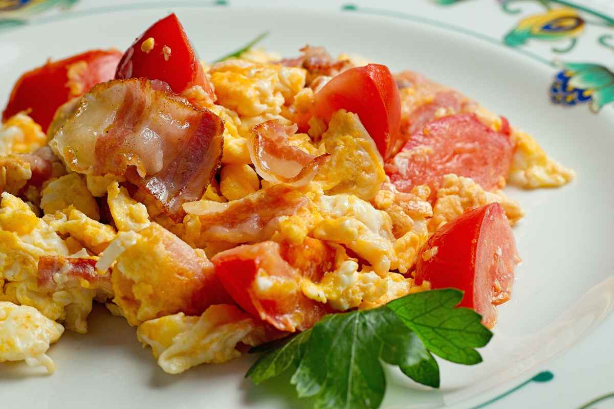 straccetti di frittata pomodori e bacon