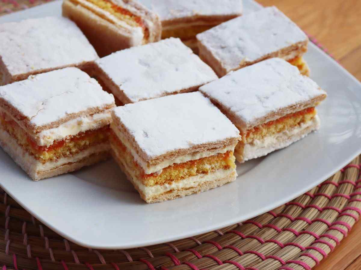 fette di torta diplomatica