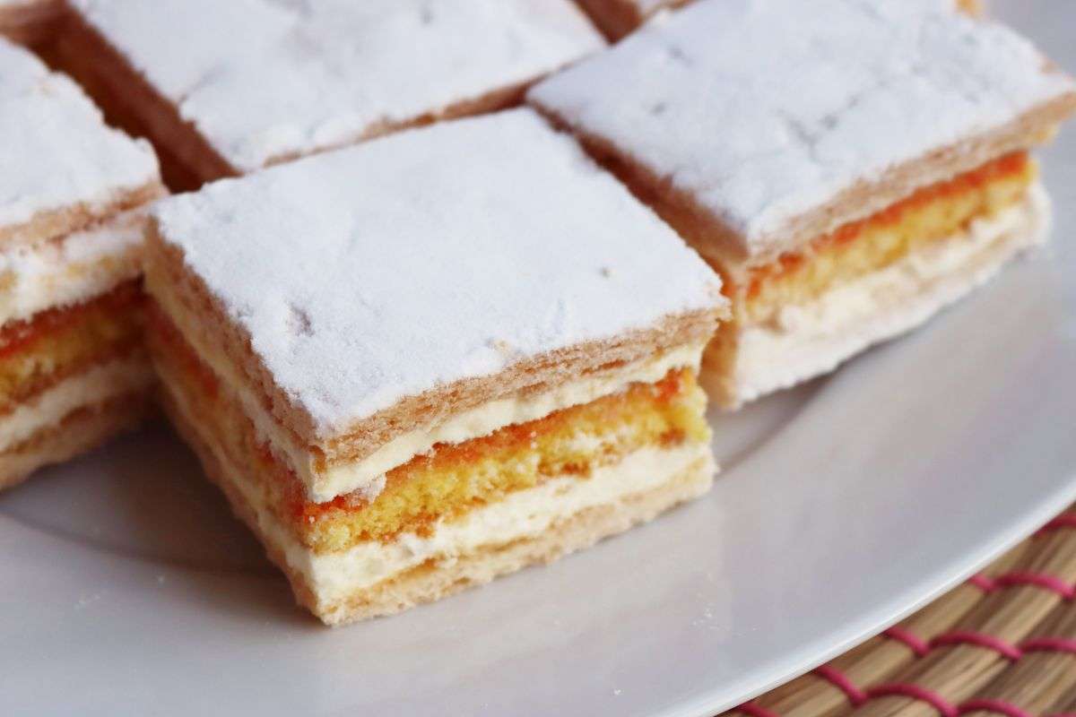 fette di torta diplomatica