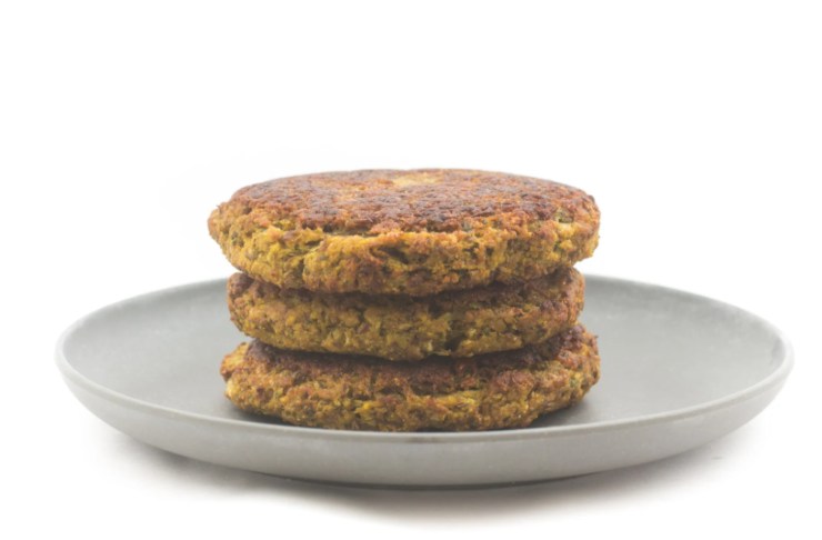 3 burger di lenticchie in un piatto