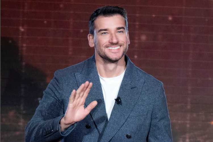 Damiano Carrara cambia vita l'annuncio