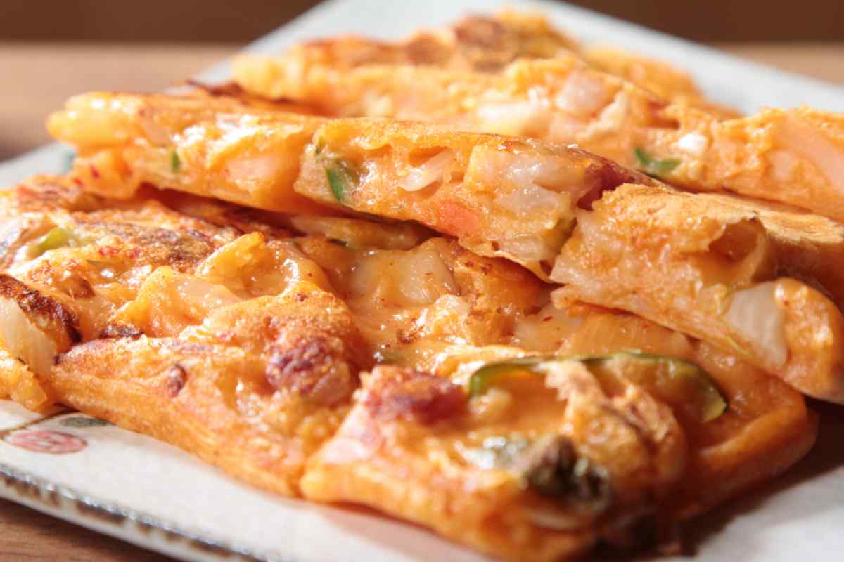 fette di frittata ai frutti di mare in un piatto