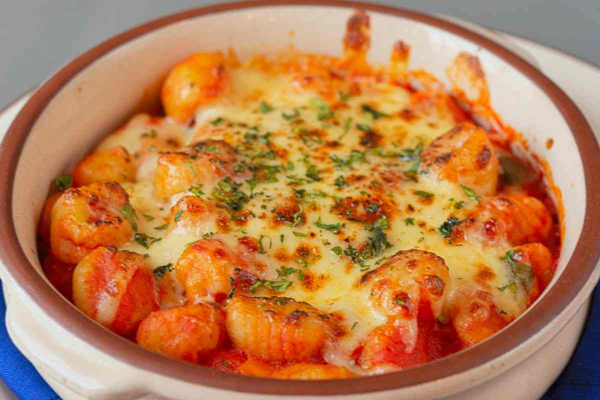 Gnocchi alla sorrentina in un coccio visti da vicino